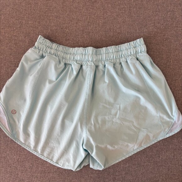 Lululemon Hotty Hot Low-Rise Lined Short 4" - Size 6 - Picture 3 of 9